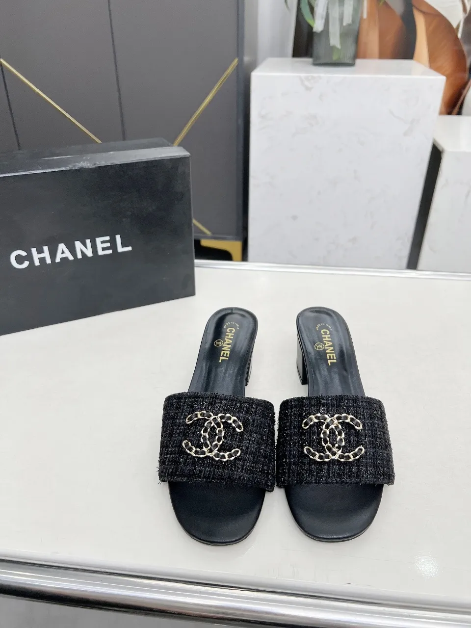 👟👟Ex-factory price 380👟👟 Genuine leather sole +30 chanel Chanel 2024 new slippers🔥🔥 Official website counter, fabric sheepskin, lining sheepskin, foot pad goatskin, 3 colors optional, size 35-42, genuine leather sole +30